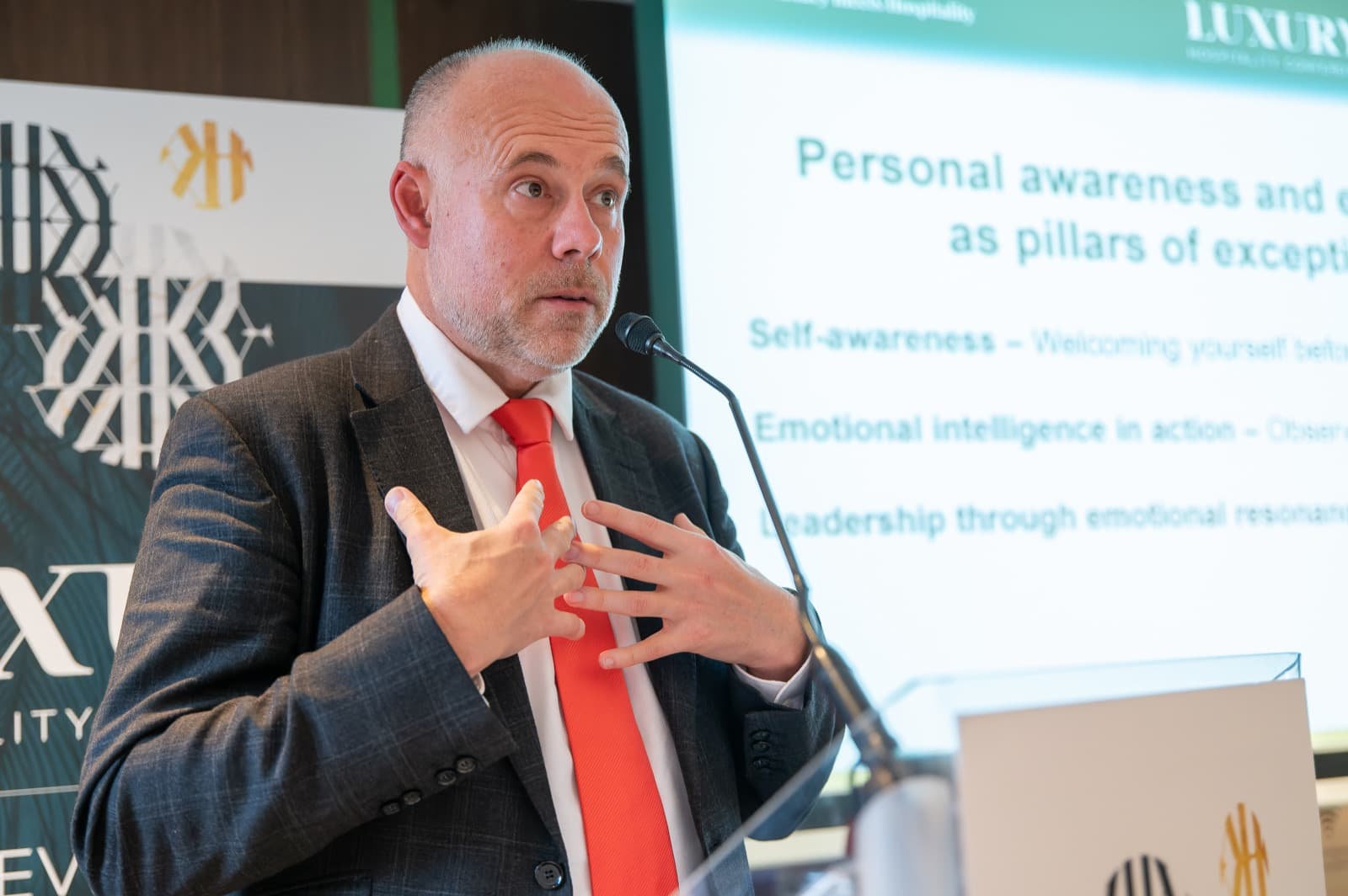 Laurent Delporte, conférence sur le leadership en hospitalité et l'intelligence émotionnelle