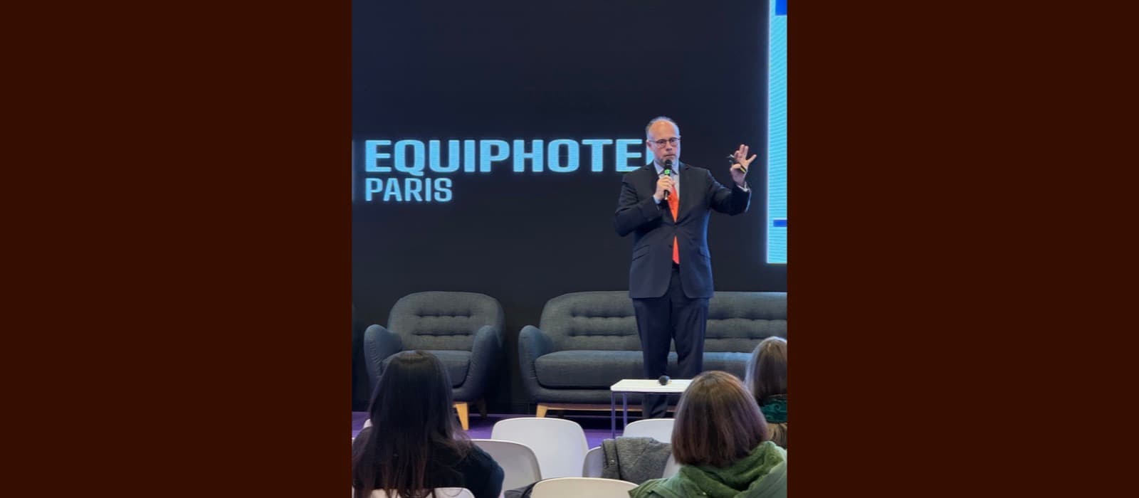 Laurent Delporte, conférence sur IA et relation client à EquipHotel Paris