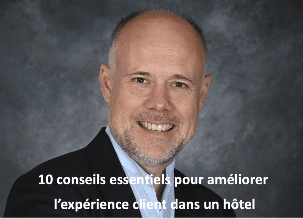 Un groom accueillant un client à l'entrée d'un hôtel de luxe avec professionnalisme