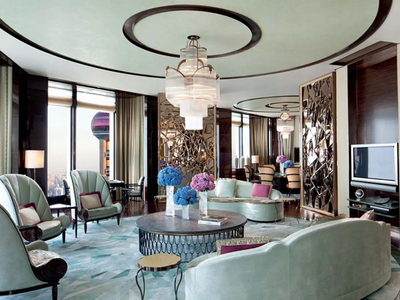 Suite Art déco du Ritz-Carlton Shanghai, la tour Perle de l'Orient visible par la baie vitrée