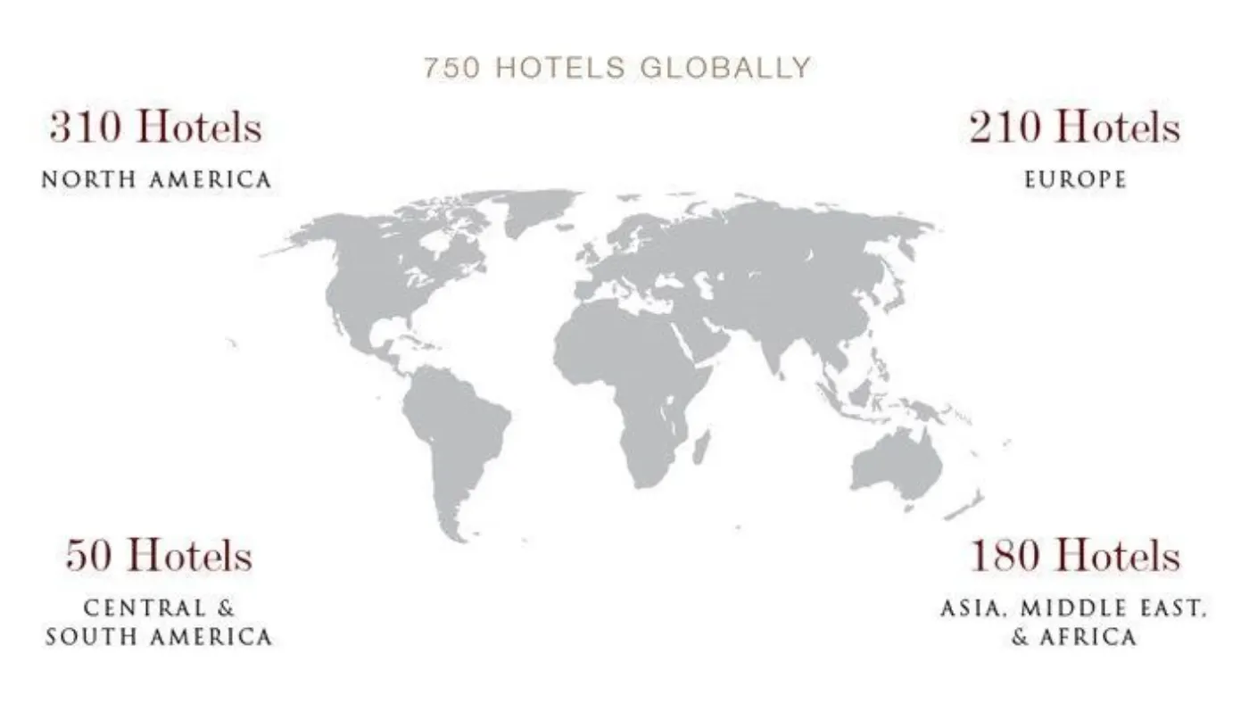 Infographie sur planisphère gris : 750 hôtels dans le monde, dont 310 en Amérique du Nord et 210 en Europe