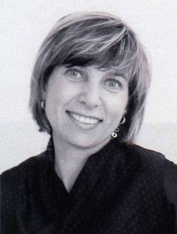 Portrait en noir et blanc d'Isabelle Miaja, architecte d'intérieur
