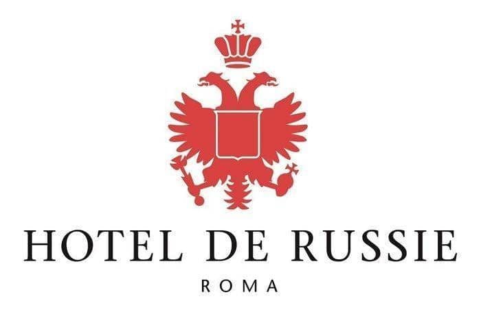 Logo de l'Hôtel de Russie à Rome : l'aigle bicéphale rouge couronné au-dessus du nom de l'hôtel