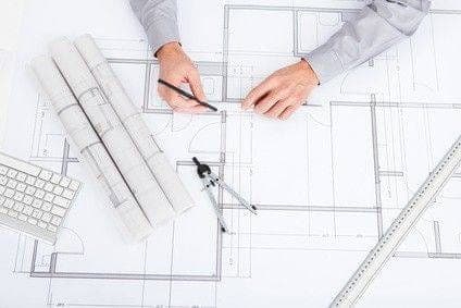 Chambre d'hôtel pensée dans son organisation et son équipement