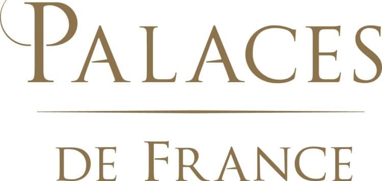 Logo doré Palaces de France, ses deux lignes séparées d'un filet