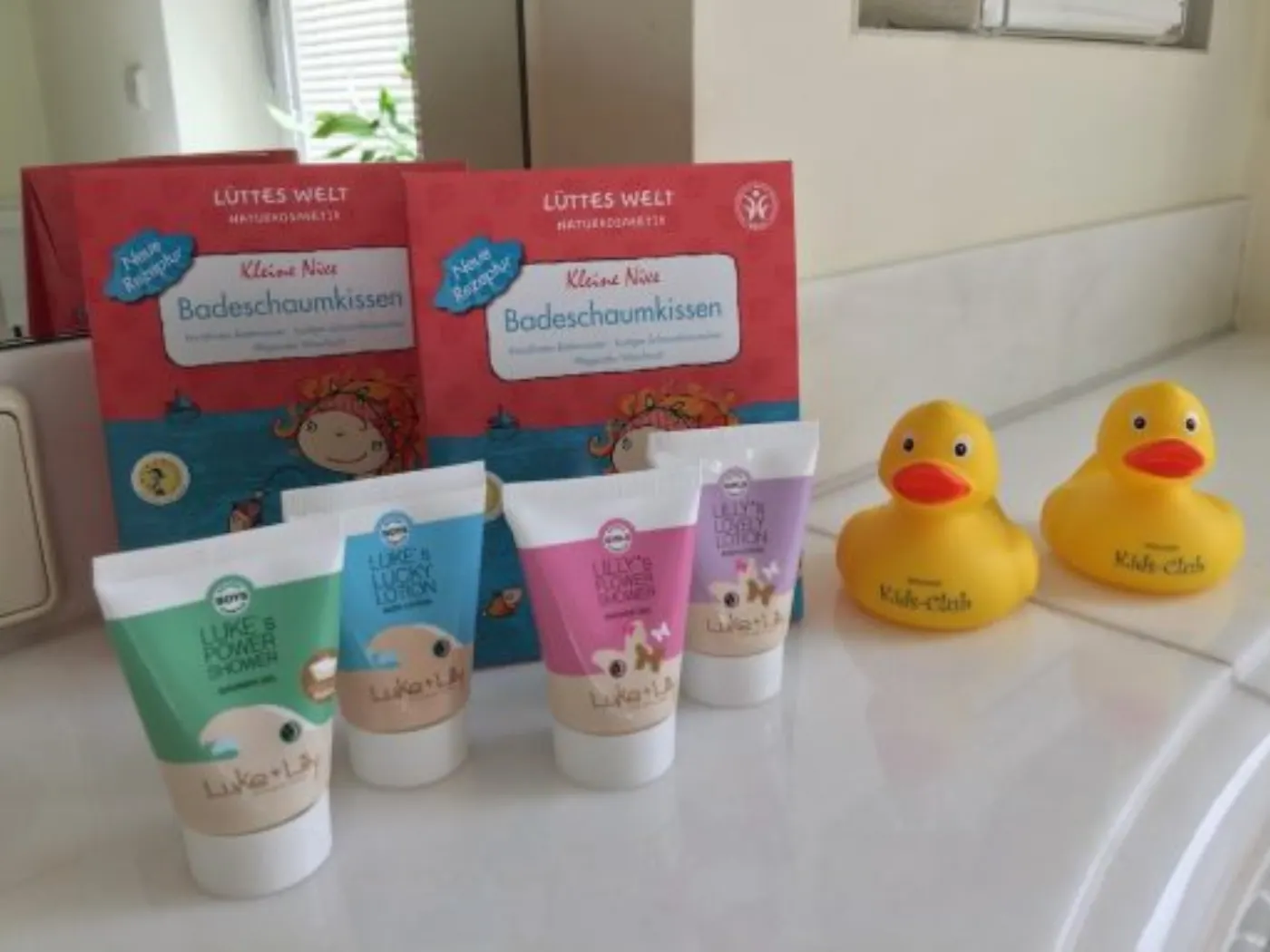 Accueil des enfants au Brenners : produits de bain Luke & Lily et deux canards du Kids Club