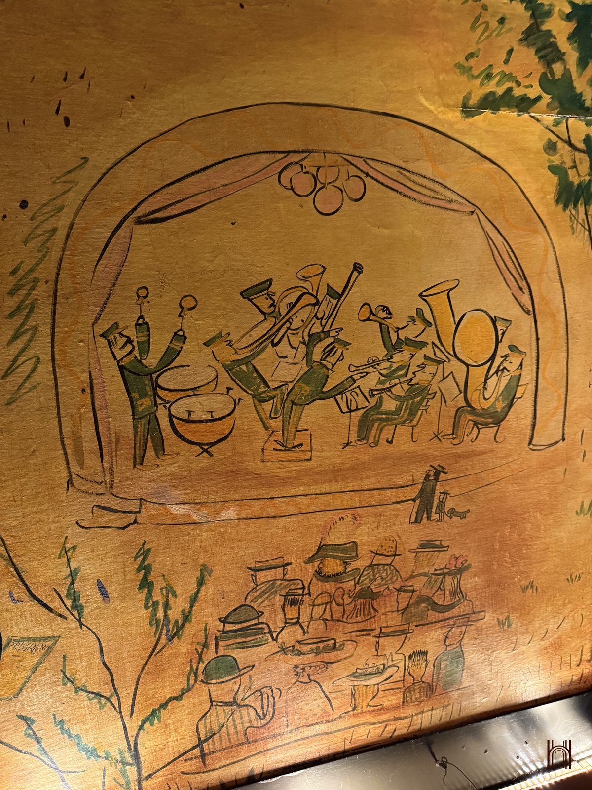 Fresque de Ludwig Bemelmans au Bemelmans Bar : un orchestre sous une arche dessinée, avec le public attablé au premier plan