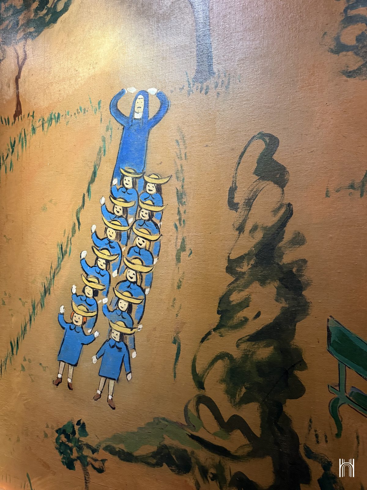 Fresque de Ludwig Bemelmans au Bemelmans Bar : des fillettes en manteaux bleus et chapeaux jaunes, en file sur un chemin de Central Park