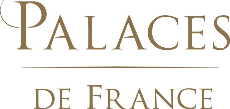 Logo doré Palaces de France, ses deux lignes séparées d'un filet