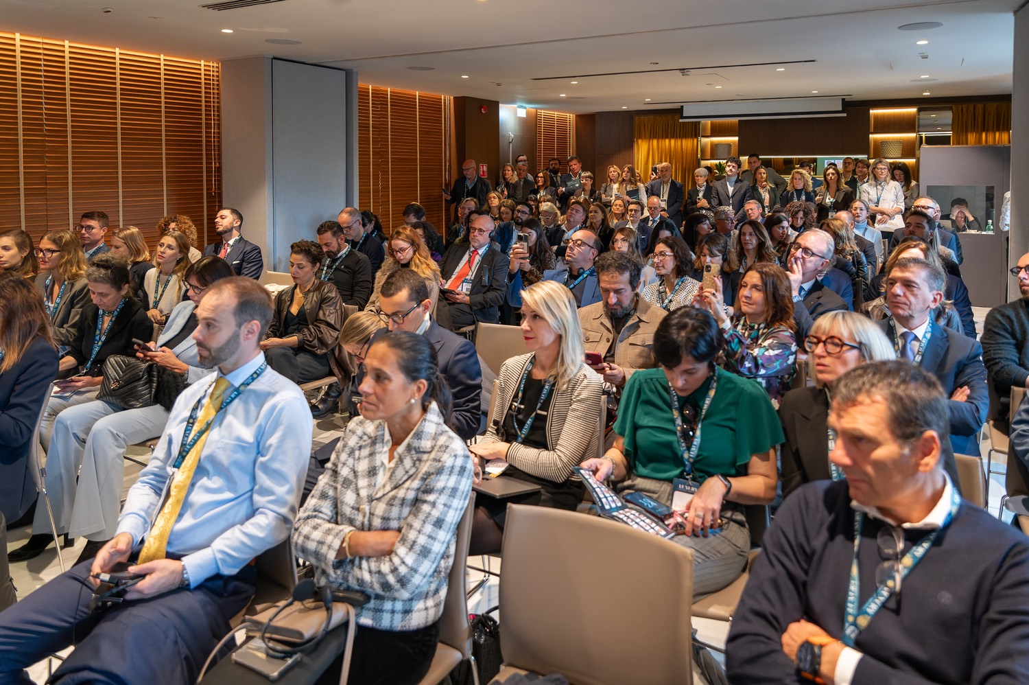 Salle comble et public attentif pendant la Luxury Hospitality Conference de Milan, édition 2025